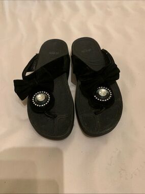 Black Bow Toe-Post Sandals with Crystal Accent - Unknown Brand